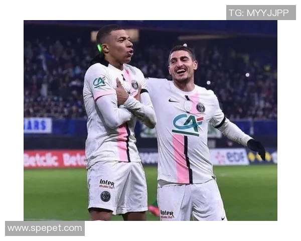 展示足球巨星C罗手办的魅力与收藏价值，尽享运动与艺术的完美结合