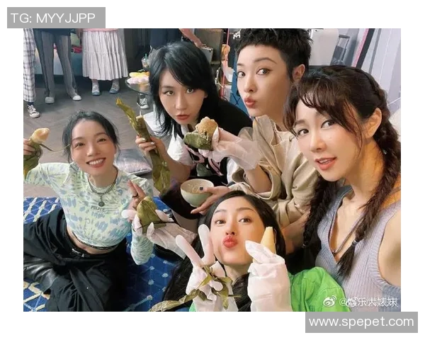 足球明星欢庆端午节吃粽子视频与精彩图片分享